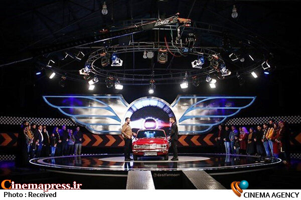 «باشگاه اتومبیلرانی دست فرمون» به ایستگاه سوم رسید دست فرمون- کامبیز دیرباز