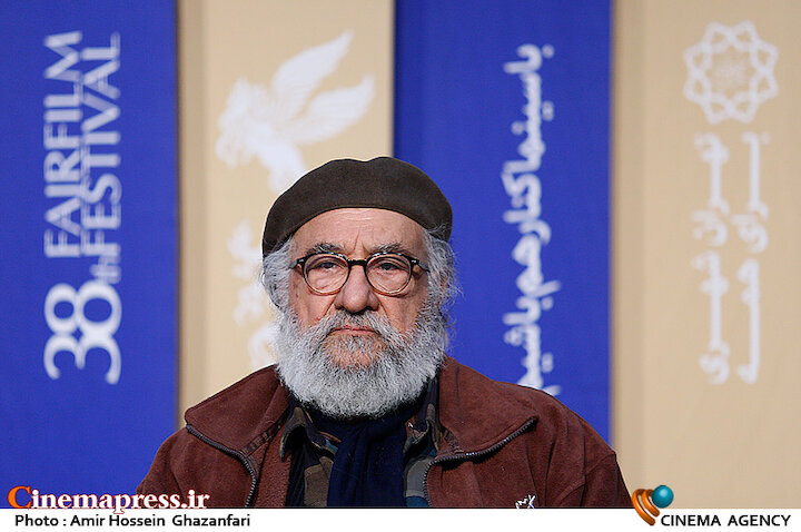 مگر میشود هنرمندی بیتفاوت بماند/ اینها نوکران همان تروریستهایی هستند که امثال «فخری زاده» را به شهادت رساندند+فیلم داریوش ارجمند در نشست خبری فیلم سینمایی «روز بلوا»