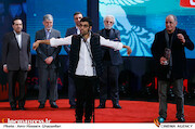 محمد کارت در اختتامیه سی و هشتمین جشنواره فیلم فجر
