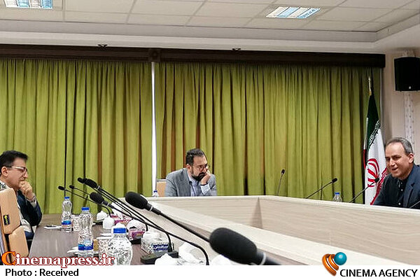 وقتی زور کرونا به بروکراسی اداری در وزارت ارشاد نمی رسد! قادر آشنا