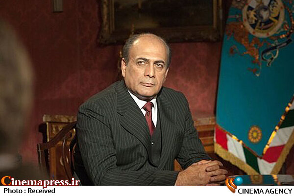 در زمان قبل از انقلاب میگفتند فیلمها را با پدر و مادر نمیتوان دید و الان با بچهها نمیشود دید! بهمن دان