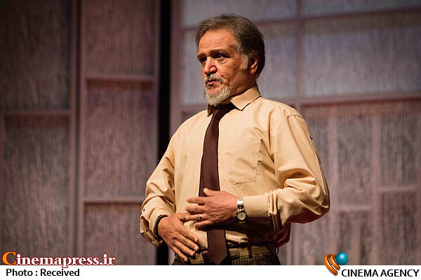 امروزه با ورود برخی سودجویان در قامت تهیه کننده من به عنوان بازیگر باید به دنبال دریافت دستمزدم دوندگی داشته باشم! خسرو شهراز