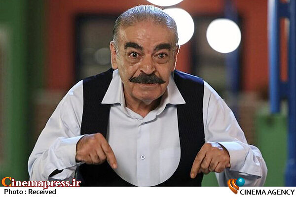 «تلویزیون» یار صمیمی خانوادههاست/ مدیران هم باید حساسیتهای خود را کاهش بدهند/ با ۳۵ سال سابقه میدانیم خطوط قرمز کجاست! حمید لولایی در بچه محل