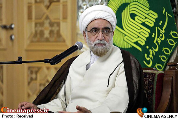 از برنامههای دینی کلیشهای رنج میبردم/«محفل» نشان داد که میتوان برنامههای مذهبی و معرفتی را در قالبهای هنری جذاب و شاد تولید کرد احمد مروی