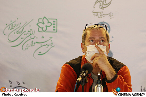 برگزاری جشنواره فیلم فجر برای اهالی رسانه می تواند عموم مردم را با آثاری که در جشنواره هستند آشنا کند رامین ناصرنصیر در نشست خبری فیلم سینمایی «سلفی با رستم»