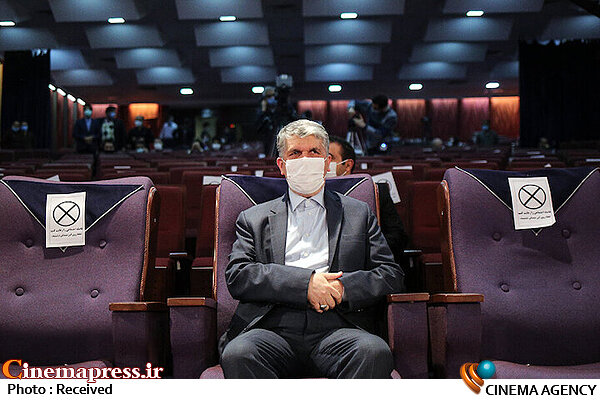 بزرگترین معضل جهان تنهایی است!  سید عباس صالحی؛ وزارت ارشاد