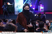 نرگس آبیار در مراسم اختتامیه سی و نهمین جشنواره فیلم فجر