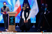 ستاره پسیانی در مراسم اختتامیه سی و نهمین جشنواره فیلم فجر