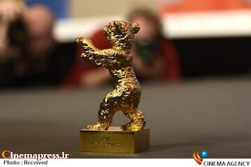 «خرس طلای» افتخاری «برلیناله ۲۰۲۶»  به «میشل یئو» رسید/ ویم وندرس: ما باید از سیاست دوری کنیم!