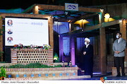 محمدمهدی دادمان و حجت‌الاسلام قمی در مراسم اختتامیه «هفته هنر انقلاب اسلامی»
