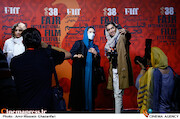 عدم استفاده از ماسک و رعایت فاصله اجتماعی در سی‌و‌هشتمین جشنواره جهانی فیلم فجر