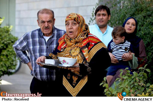 وضعیت دستمزدها برای من و نسل من بسیار بد و پایین است و همان مبلغی را هم که تعیین کردهاند را نمیدهند فاطمه شکری