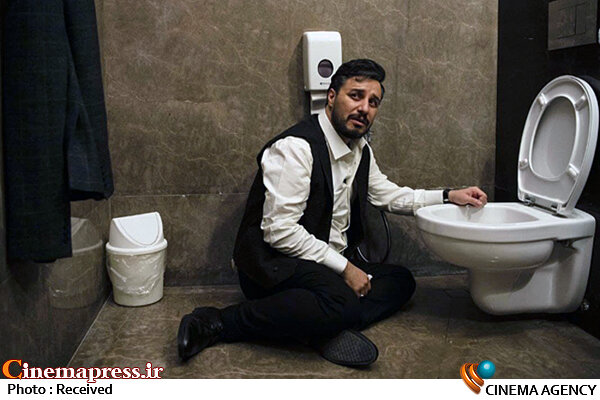 جواد عزتی در سریال «زخم کاری»