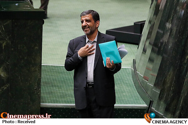 وزیر گردشگری به جای بازدید از کارخانه بیسکویتسازی و گپوگفت با کشاورزان به داد گردشگری فارس برسد! عزت الله ضرغامی؛ میراث فرهنگی