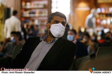 یزدان عشیری در مراسم اختتامیه سی و هشتمین جشنواره بین‌المللی فیلم کوتاه تهران