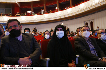 حضور زینب سلیمانی در مراسم اختتامیه پانزدهمین جشنواره بین المللی «سینماحقیقت»