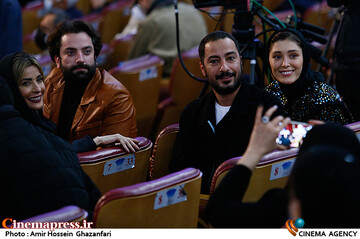 فرشته حسینی، نوید محمدزاده و سارا بهرامی در مراسم اختتامیه چهلمین جشنواره فیلم فجر