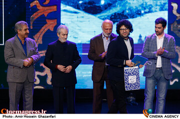 آرمان فیاض در مراسم اختتامیه چهلمین جشنواره فیلم فجر