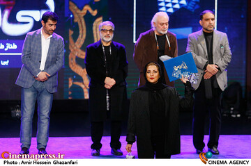 طناز طباطبایی در مراسم اختتامیه چهلمین جشنواره فیلم فجر
