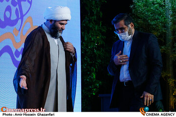 حجت الاسلام محمد قمی  و محمدمهدی اسماعیلی در اختتامیه هفته هنر انقلاب اسلامی