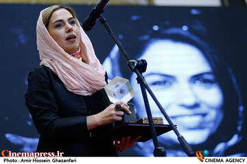 تینا پاکروان در اولین جشن کارگردانان سینمای ایران