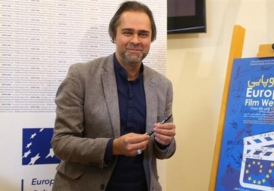 فریدزاده: به دلیل شرایط مالی حضور ما هر سال ضعیفتر میشود/با اندکی غفلت چتر سینمای ایران میتواند از بین برود! فریدزاده: به دلیل شرایط مالی حضور ما هر سال ضعیفتر میشود/با اندکی غفلت چتر سینمای ایران میتواند از بین برود!