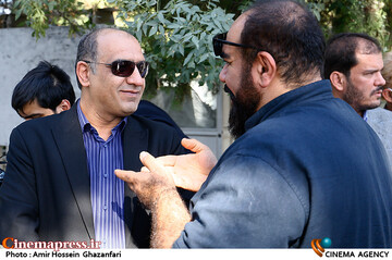 <a href='https://sayeb.ir/tag/%d8%b3%db%8c%d8%a7%d9%88%d8%b4-%d8%ad%d9%82%db%8c%d9%82%db%8c'></div>سیاوش حقیقی</a> در مراسم چهلمین روز درگذشت مرحوم <a href='https://sayeb.ir/tag/%d9%86%d8%a7%d8%af%d8%b1-%d8%b7%d8%a7%d9%84%d8%a8-%d8%b2%d8%a7%d8%af%d9%87'>نادر طالب زاده</a>
