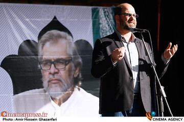 <a href='https://sayeb.ir/tag/%d8%b3%d9%87%db%8c%d9%84-%d8%a7%d8%b3%d8%b9%d8%af'></div>سهیل اسعد</a> در مراسم چهلمین روز درگذشت مرحوم <a href='https://sayeb.ir/tag/%d9%86%d8%a7%d8%af%d8%b1-%d8%b7%d8%a7%d9%84%d8%a8-%d8%b2%d8%a7%d8%af%d9%87'>نادر طالب زاده</a>