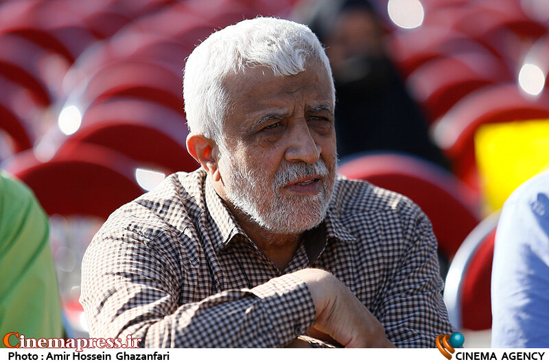 متاسفانه این یک واقعیت تلخ است که فیلمسازان ما روی خوشی به کتابهای تاریخی جنگ نشان نمیدهند گلعلی بابایی در مراسم چهلمین روز درگذشت مرحوم نادر طالب زاده