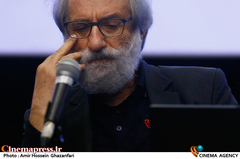 در هر «موقعیت فرهنگی و اجتماعی» باید «اثر» را با «زمانه خودش» تطبیق داد در هر «موقعیت فرهنگی و اجتماعی» باید «اثر» را با «زمانه خودش» تطبیق داد