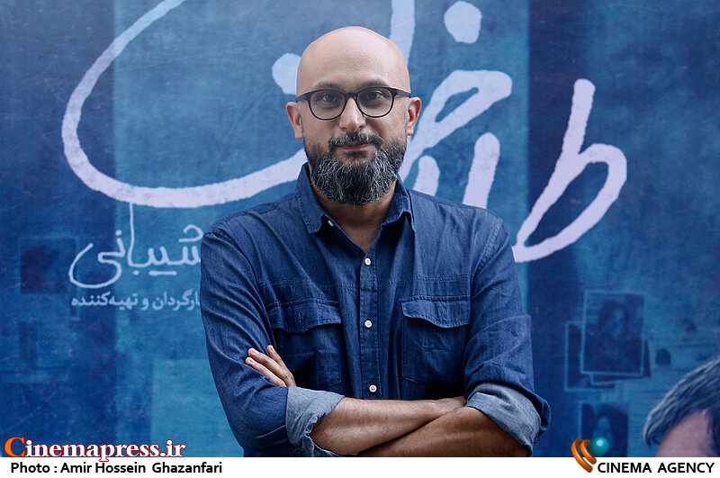 دزفولی زاده: عملکرد مدیران سازمان سینمایی باعث عقبگرد سینما شده است/ هیچ چیز در سینما به فرهنگ و هنر ارتباطی ندارد بهرنگ دزفولی زاده در مراسم اکران خصوصی فیلم سینمایی «طلاخون»
