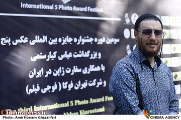 جواد عزتی در مراسم اختتامیه سومین دوره جایزه بین‌المللی عکس پنج