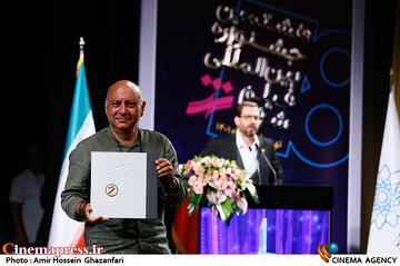 بابک کریمی در مراسم اختتامیه هشتمین جشنواره بین‌المللی فیلم شهر