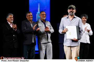 هادی حجازی فر در مراسم اختتامیه هشتمین جشنواره بین‌المللی فیلم شهر