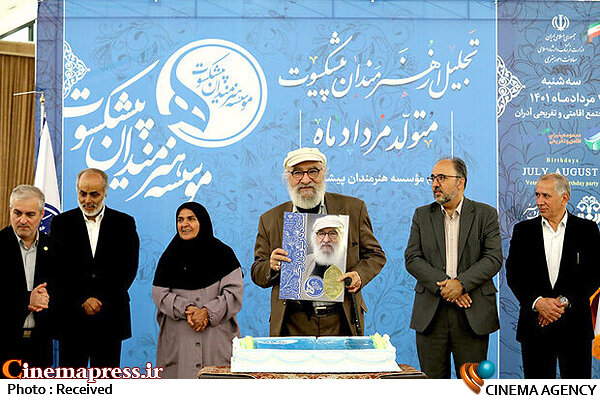 ارجمند: خدا را شکر با درایت وزیر محترم جلوی شایعات مبنی بر ادغام «موسسه هنرمندان پیشکسوت» گرفته شد موسسه هنرمندان پیشکسوت؛ داریوش ارجمند