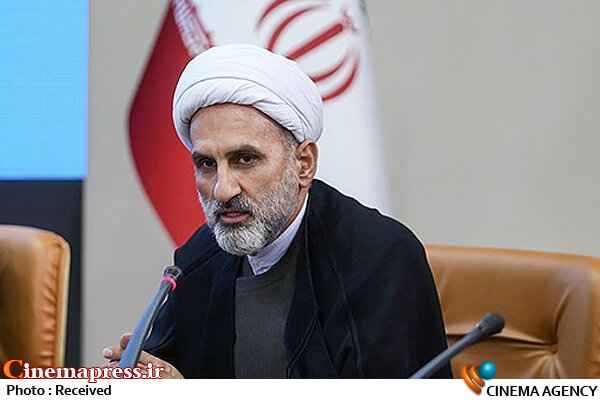 مبلغی: ممنوع الکاری و ممنوع الخروجی هنرمندانی که بدون مجوز مبادرت به حضور در جشنواره های جهانی می کنند می تواند موجب جلوگیری از استمرار مسیر فعلی شان شود حجت الاسلام والمسلمین محمدرضا مبلغی