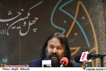 کوروش زارعی در نشست خبری چهلویکمین جشنواره بینالمللی تئاتر فجر