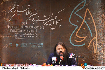 کوروش زارعی در نشست خبری چهلویکمین جشنواره بینالمللی تئاتر فجر