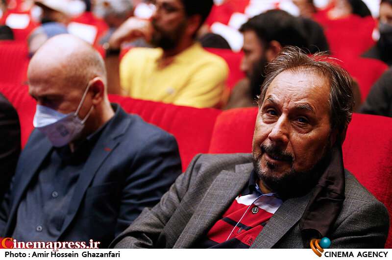 شرایط به گونهای نیست که بخش قابل توجهی از درآمد حاصل از اجرا به خود «هنرمندان تئاتر» برسد/ بخش زیادی از درآمد به کسی میرسد که «سالن» را اجاره میدهد شرایط به گونهای نیست که بخش قابل توجهی از درآمد حاصل از اجرا به خود «هنرمندان تئاتر» برسد/ بخش زیادی از درآمد به کسی میرسد که «سالن» را اجاره میدهد