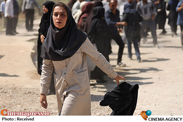 «شب، داخلی، دیوار» را به پخشکننده خارجی فروختهاند/ وقتی جوانب مراقبت و نگهداری کامل از فیلم رعایت نشود احتمال انتشار غیرمجاز فیلم بالا میرود فیلم سینمایی «شب، داخلی، دیوار»