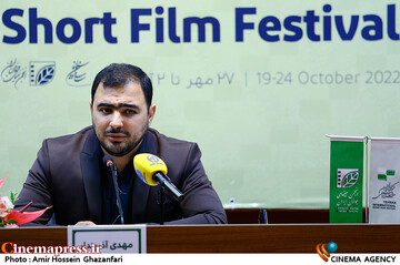 <a href='https://sayeb.ir/tag/%d9%85%d9%87%d8%af%db%8c-%d8%a2%d8%b0%d8%b1%d9%be%d9%86%d8%af%d8%a7%d8%b1'></div>مهدی آذرپندار</a> در نشست خبری سیونهمین <a href='https://sayeb.ir/tag/%d8%ac%d8%b4%d9%86%d9%88%d8%a7%d8%b1%d9%87-%d9%81%db%8c%d9%84%d9%85-%da%a9%d9%88%d8%aa%d8%a7%d9%87-%d8%aa%d9%87%d8%b1%d8%a7%d9%86'>جشنواره فیلم کوتاه تهران</a>