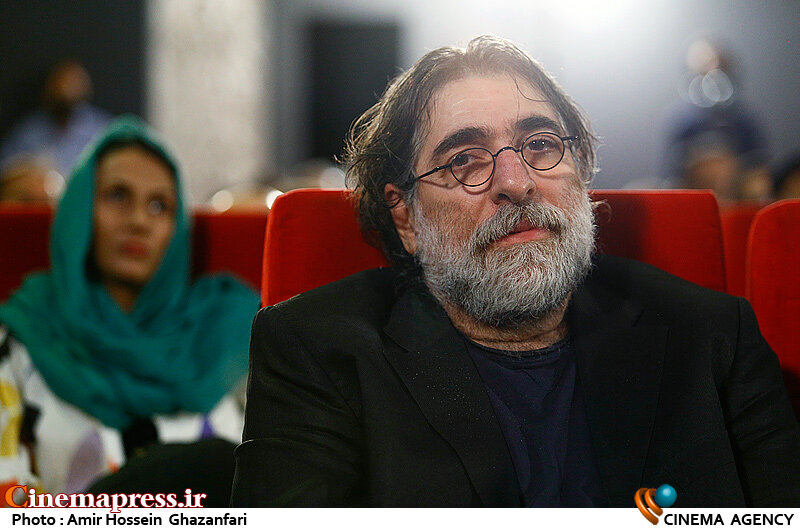 خلعتبری: «کارگردان» اولین و آخرین مسئول یک اثر هنری است/ چه اجباری است وقتی تفاهمی وجود نداشته در یک پروژه حضور داشته باشید فردین خلعتبری در دومین دوره اهدای نشان عالی خورشید