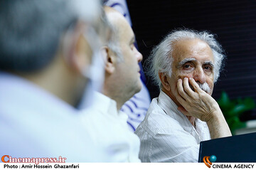 محمدرضا اصلانی در جلسه شورای سیاستگذاری شانزدهمین جشنواره سینماحقیقت