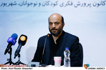 حمیدرضا خان محمدی در نشست خبری طرح ملی عرضه مستقیم نوشت افزار ایرانی