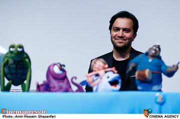 محمد امین همدانی در رونمایی از محصولات جانبی انیمیشن سینمایی پسر دلفینی
