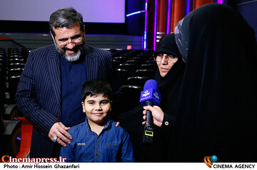 حضور حضور محمدمهدی اسماعیلی وزیر فرهنگ و ارشاد اسلامی به همراه همسر و پسرشان در سینما آزادیفرهنگ و ارشاد اسلامی در سینما آزادی