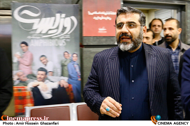 «وزیر فرهنگ و ارشاد اسلامی » با حضور در سینما آزادی به تماشای انیمیشن «پسر دلفینی» نشست حضور محمدمهدی اسماعیلی وزیر فرهنگ و ارشاد اسلامی در سینما آزادی