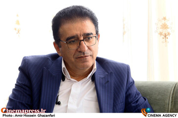 قادر آشنا در دیدار رئیس سازمان سینمایی با استاد علی نصیریان