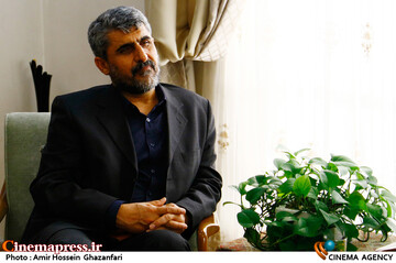 یزدان عشیری در دیدار رئیس سازمان سینمایی با استاد علی نصیریان