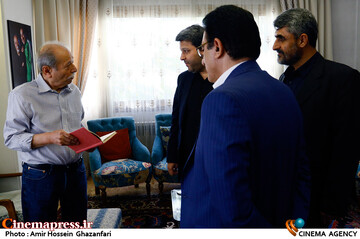 دیدار رئیس سازمان سینمایی با استاد علی نصیریان